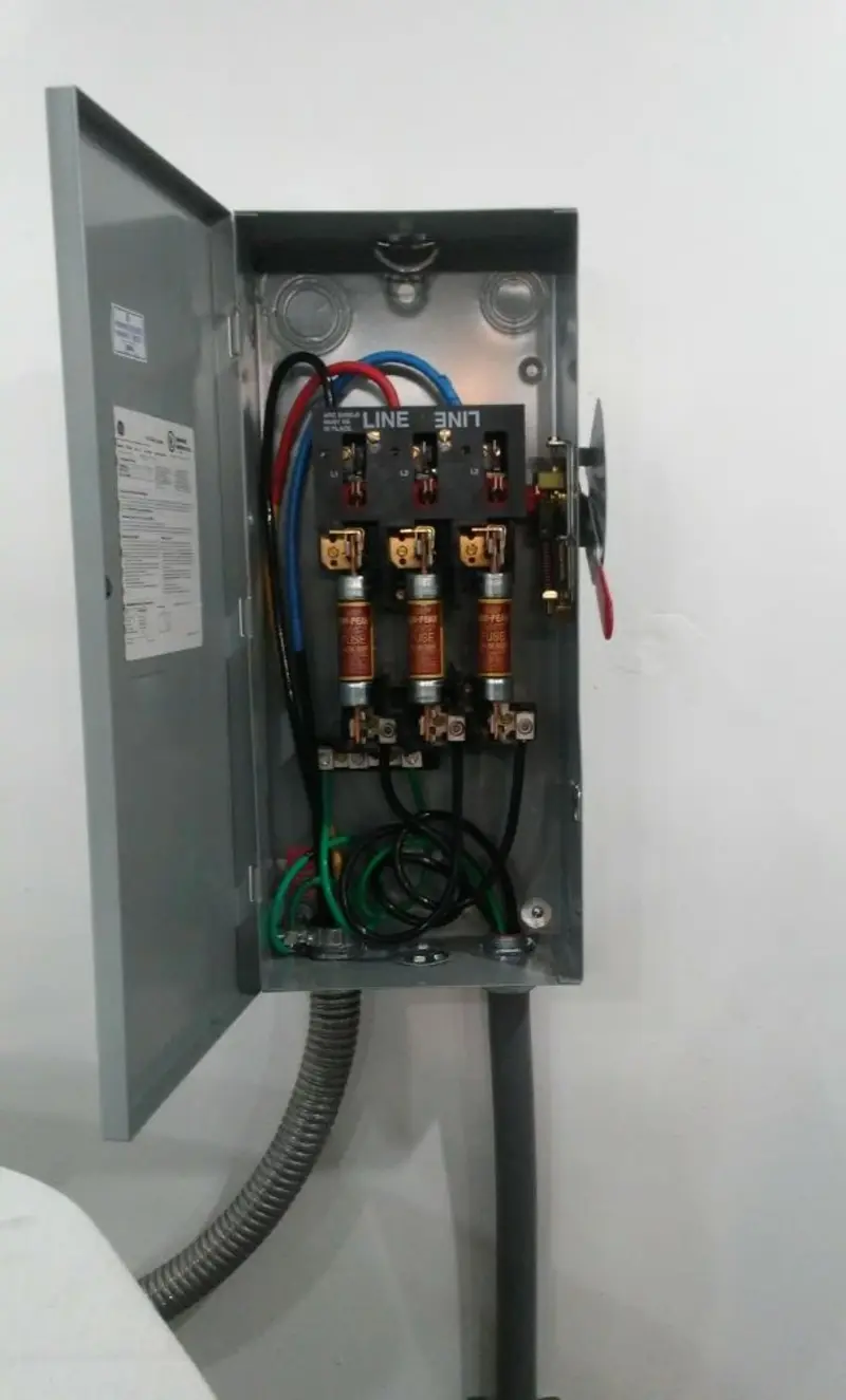 Three-phase disconnect switch installed for Electrical Wiring & Rewiring in Ahtanum